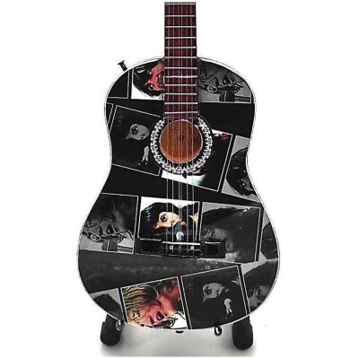MINIATURA MUSICAL GUITARRA 24 CM. THE BEATLES