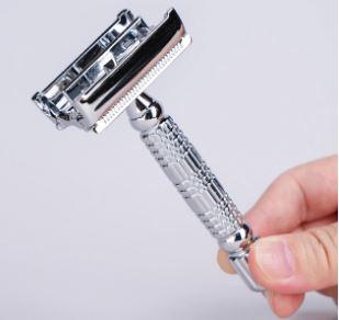 MAQUINILLA AFEITAR DOBLE FILO EN ESTUCHE